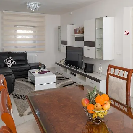 Apartment Luxor *