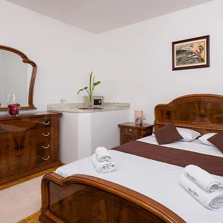 Apartment Luxor *